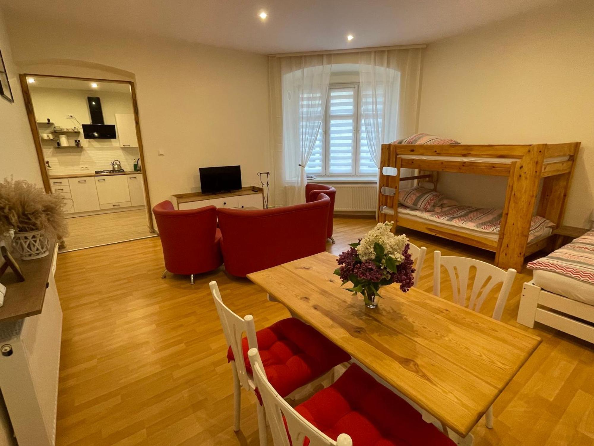 Apartamenty Przy Starym Miescie 쳉스토호바 외부 사진