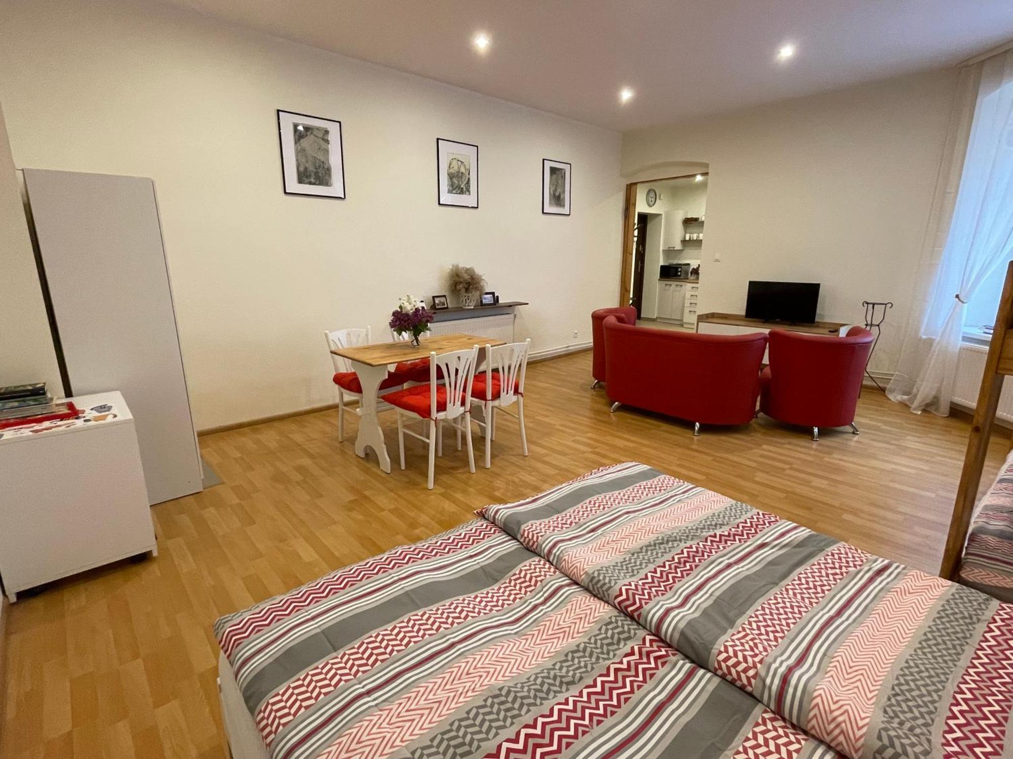 Apartamenty Przy Starym Miescie 쳉스토호바 외부 사진